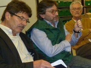 Leo Wieczorek (Mi) erläutert die Arbeit der Tafel. Hier mit Bruno Götz (li) und Jochen Heimann vom Vorstand.