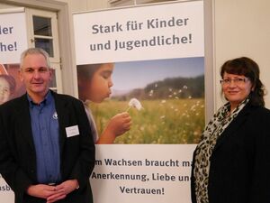 Familie und Beruf gehören zusammen - Karl-Peter Wirth (li) mit der Stadtverordneten Jacqueline Würz