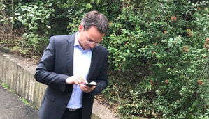 Tobias Eckert ist viel in Hessen unterwegs. Immer wieder findet er Löcher im Mobilfunknetz.