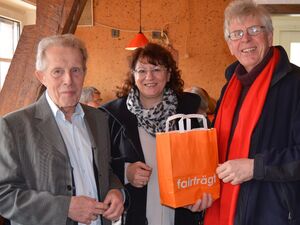 Helmut Haibach (li) freut sich über die Glückwünsche der SPD. Foto: Andreas Müller