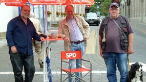 Leichter Regen war kein Hindernis. Die SPD war wieder mit einem Infostand in der Innenstadt von Weilburg unterwegs