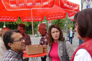 Viele interessante Gespräche zur Bundestagswahl gab es rund um den Infostand der SPD in Weilburg.