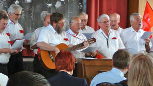 Zum Jubiläum hat sich ein Projektchor aus interessierten Sängern gebildet und Arbeiterlieder einstudiert.