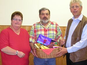 Bereits 2008 wurde Wilfried Störkel von Monika Orgel (li) und Hartmut Bock (re) für seine großen Verdienste geehrt